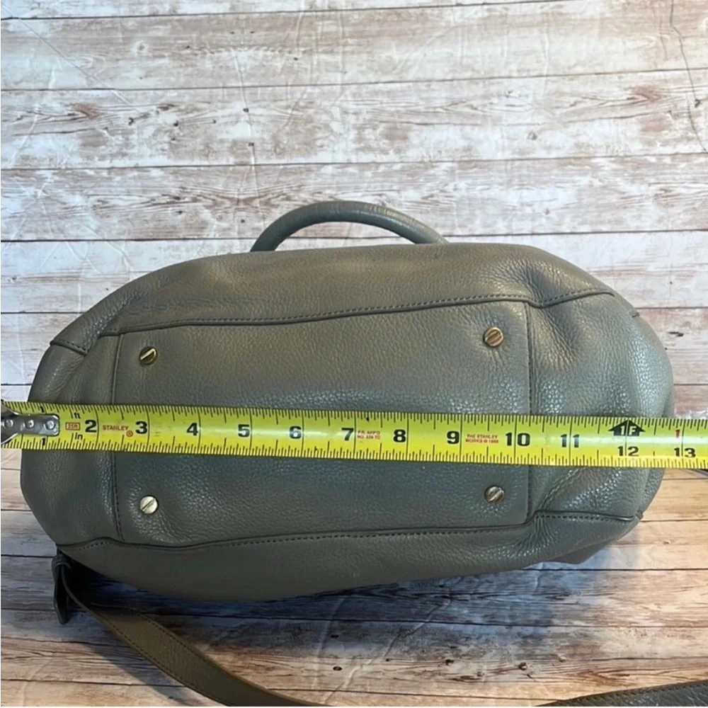 Tory Burch Elegant Pebbled Leather Handbag
